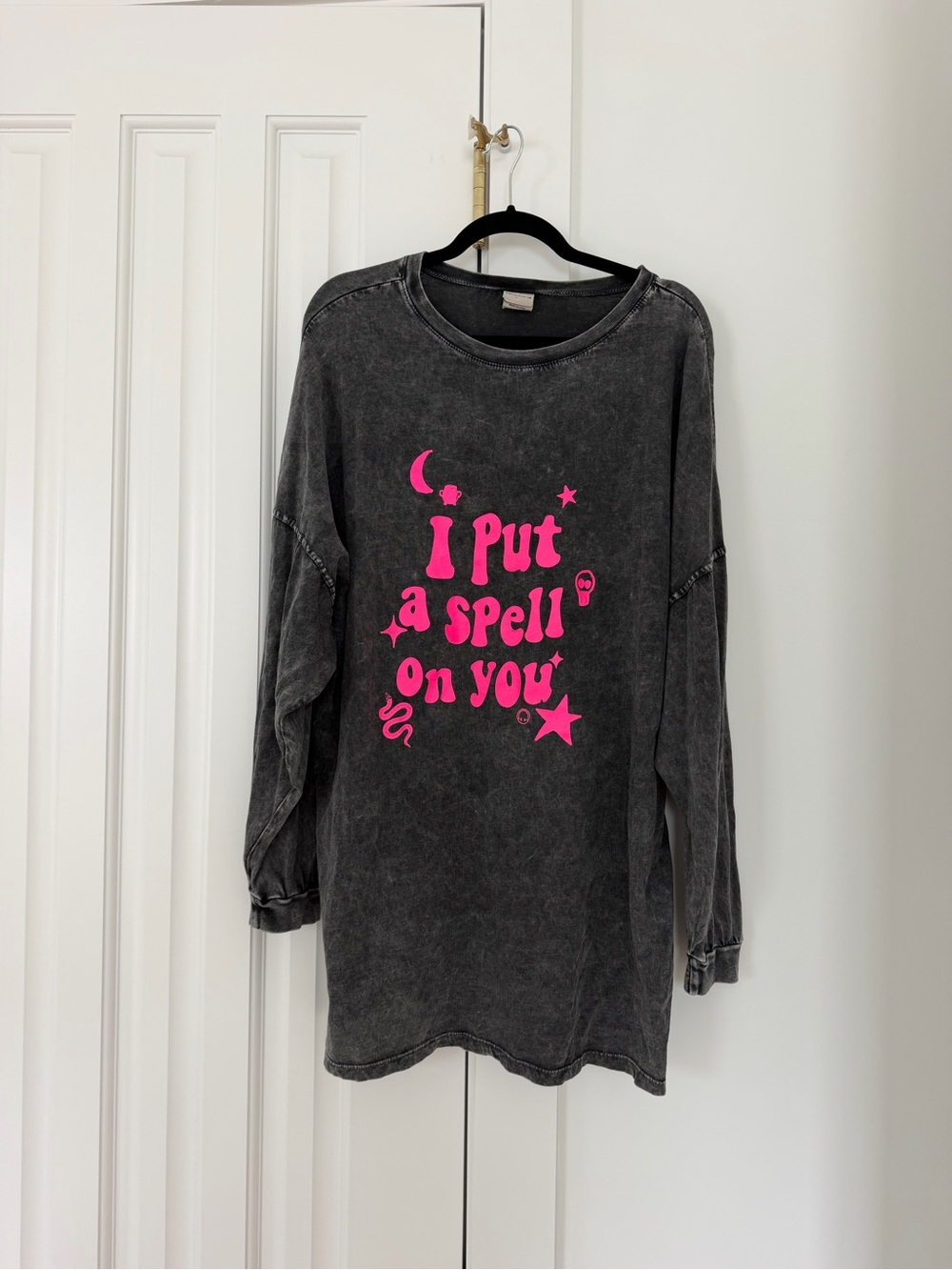 Charlie Southern Long Sleeve Graphic Tee - I put a spell on you